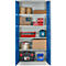 Een blauwe gereedschapskast met open deuren. Op de planken: gereedschap, dozen, rollen en containers.