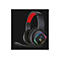 Schwarzes Gaming-Headset mit rotem Kopfband und leuchtenden RGB-Akzenten auf schwarzem Wabenmuster-Hintergrund.