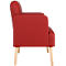 Zijprofiel van een rode fauteuil met licht houten poten. De fauteuil heeft afgeronde armleuningen en een hoge rugleuning.