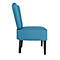 Chaise bleue de profil, dossier haut, pieds gris, fond blanc.
