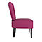 Vue latérale d'une chaise rose. La chaise a un haut dossier incurvé, une assise carrée et des pieds gris.