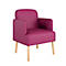 Un fauteuil rose moderne avec des pieds en bois et des accoudoirs sur fond blanc.
