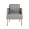 Fauteuil gris avec pieds en bois, sur fond blanc.