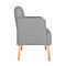 Fauteuil gris de profil, avec pieds en bois clair, accoudoirs et dossier arrondi.