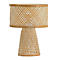Lampe de table en bambou, abat-jour et pied en motif tissé.