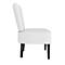 Weißer Stuhl im Profil. Dunkle Beine, hohe Rückenlehne.
