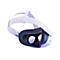Weißes VR-Headset mit schwarzen Innenpolstern und Gurten. Die Linsen sind rosafarben, auf weißem Hintergrund.