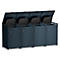 Poubelles bleues avec couvercles ouvrants. Conteneurs noirs visibles.