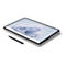Ein silbernes Tablet mit schwarzem Rahmen und Stift auf weißem Grund.