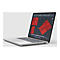 Grauer Laptop, der ein rotes CAD-Design einer Leiterplatte zeigt. Der Bildschirm ist leicht geöffnet.