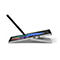 Ein Tablet mit schwarzem Stift, Display zeigt bunte Formen, Tablet ist leicht angewinkelt.