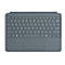 Draufsicht einer grauen Tablet-Tastatur mit integriertem Touchpad auf weißem Hintergrund.