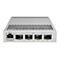 Netzwerk-Switch mit vier SFP+ Anschlüssen und einem PoE-Eingang in einem silbernen Metallgehäuse.