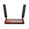Ein rotes Router Gerät mit zwei schwarzen Antennen steht auf weißem Hintergrund. Auf der Vorderseite befinden sich mehrere Ports und Anschlüsse.