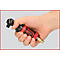 Une main tenant une clé à cliquet pneumatique rouge et noire de la marque KS TOOLS. La clé est en partie cachée dans la main.