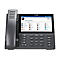 Schwarzes Mitel-IP-Telefon mit Touchscreen-Display, Ziffernblock und Hörer vor weißem Hintergrund.
