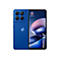 Blaues Motorola Smartphone mit Quad-Kamera-Modul und Moto AI Logo auf dem Display vor weißem Hintergrund.