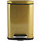 Poubelle dorée de forme rectangulaire. Pédale au bas.