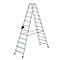Metalen ladder, A-vormig, tegen een witte achtergrond.