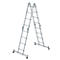Een zilveren multifunctionele ladder staat tegen een witte achtergrond. Hij is in A-vorm opgesteld en kan als aanleuningladder worden gebruikt.