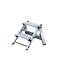 Opvouwbare aluminium trap, tweekleurig, op een witte achtergrond.