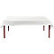 Une table rectangulaire avec une nappe blanche reposant sur des pieds de table rouges.