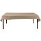 Une table rectangulaire avec une nappe beige, sur des pieds rouges.