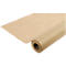 Rouleau de papier d'emballage marron, partiellement déroulé. Le papier a une texture rugueuse.