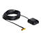 Schwarze GPS-Antenne mit Kabel und goldenem SMA-Winkelstecker vor weißem Hintergrund.