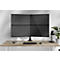 Multi-scherm setup met vier zwarte monitoren boven een bureau. Toetsenbord, muis en notitieblok liggen op het bureau.
