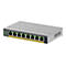 Ein grauer Netgear GS108EPP Switch, mit Ports und Leuchten. Oben steht NETGEAR. An der Seite befinden sich Lichter für Power und PoE Max.