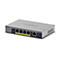 Graues Netgear GS105P Switch-Gerät mit Anschlüssen und grünen Kontrollleuchten.