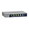 Ein grauer Netgear-Switch mit fünf Ports und grünen Anschlüssen.