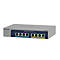 Ein silberner Netgear-Switch mit acht Ethernet-Ports, beschriftet mit Nummern. Blaue und gelbe farbcodierte Ports, LED-Anzeigen.