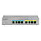 Ein grauer Netgear MS108EUP-Switch mit acht Ethernet-Ports. Auf der Vorderseite sind Anzeigen für Strom, PoE Max und Reset.