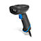 Schwarzer Barcode-Scanner mit blauem Knopf und Details. Das Gerät ist mit einem Kabel verbunden.