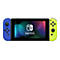Nintendo Switch Konsole mit einem blauen Joy-Con links und einem gelben Joy-Con rechts vor weißem Hintergrund.