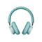 Hellblaue, minimalistische Over-Ear-Kopfhörer vor weißem Hintergrund.