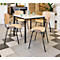 Eetset met tafel en stoelen. Wit tafelblad, zwart frame. Houten stoelen met zwart frame. Glazen en waterfles op tafel.