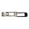 Silberner SFP-Transceiver mit einem schwarzen Entriegelungshebel vor weißem Hintergrund.