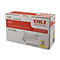 Eine rechteckige Kartonverpackung für einen Farbdrucker der Marke OKI. Auf der Verpackung sind der Produktname C610, Logos und Produktinformationen aufgedruckt. Auf der rechten Seite sind gelbe Aufkleber mit Übersetzungen.