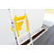 Zilveren ladder met gele aanbouwdeel voor witte muur. Detailopname.