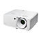 Weißer Projektor mit Optoma-Logo. Objektiv und Lüftungsschlitze. Auf weißem Hintergrund isoliert.