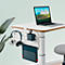 Bureau avec ordinateur portable, casque et bloc-notes. Fond : vert clair. Un paysage de montagne est visible sur l'ordinateur portable.