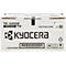 Eine weiße Kartonverpackung mit der Aufschrift "TK-5450K Toner Kit Black" von Kyocera. Aufdrucke und Barcodes. Nur für den Verkauf in EMEA.