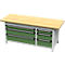 Werkbank met houten blad, groene lades en metalen frame. Strakke lijnen, modern design.