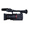 Schwarze Panasonic-Videokamera mit Mikrofon, Objektiv und Bedienknöpfen; vor weißem Hintergrund.