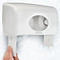 Dispensador de toallas de papel blanco. Un brazo saca una toalla. Con el logotipo de Kimberly-Clark.