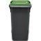 Contenedor de basura gris con tapa verde. Vista frontal, fondo neutro.