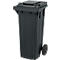 Contenedor de basura negro con tapa y ruedas, vista lateral, sobre fondo neutro.